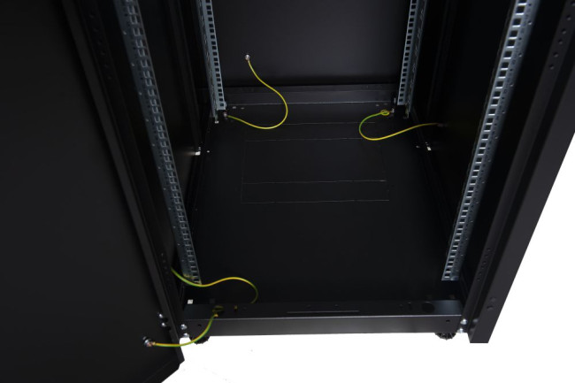 Шкаф телекоммуникационный напольный 600x800, металлическая дверь Datarex DR-710011 Черный Шкаф телекоммуникационный напольный 600x800, металлическая дверь Datarex DR-710011 Черный
